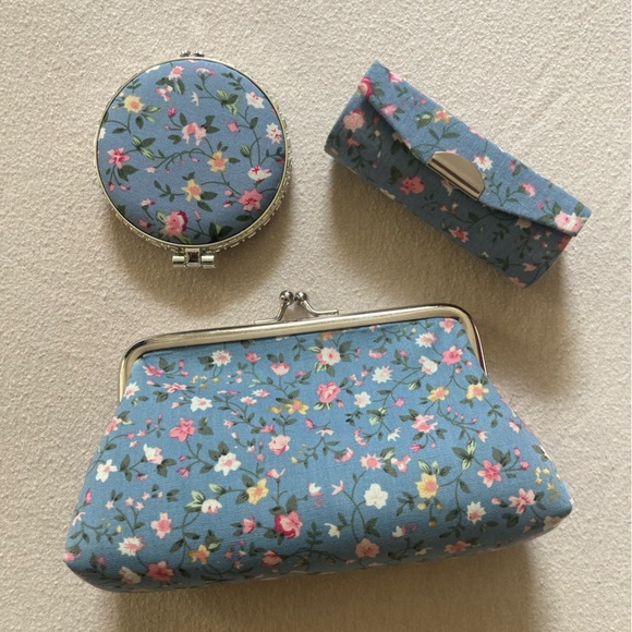 3 Pieces - Floral Blue Kiss-lock Set - Picture 8 of 16